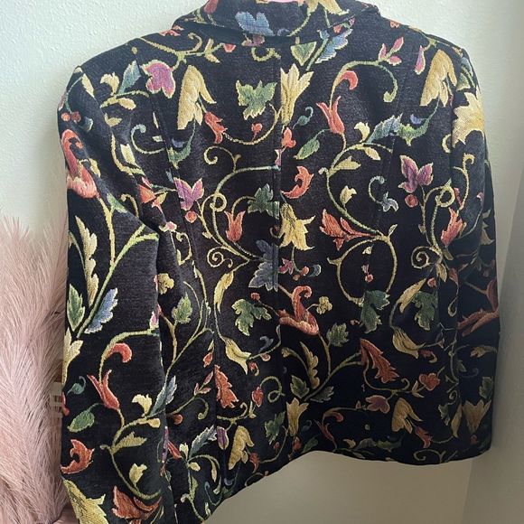 Small/medium vintage black tapestry blazer with floral design - Picture 5 of 9